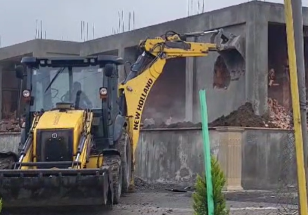 Fövqəladə Hallar Nazirliyi tərəfindən daha bir qanunsuz tikili sökülüb (video, foto)