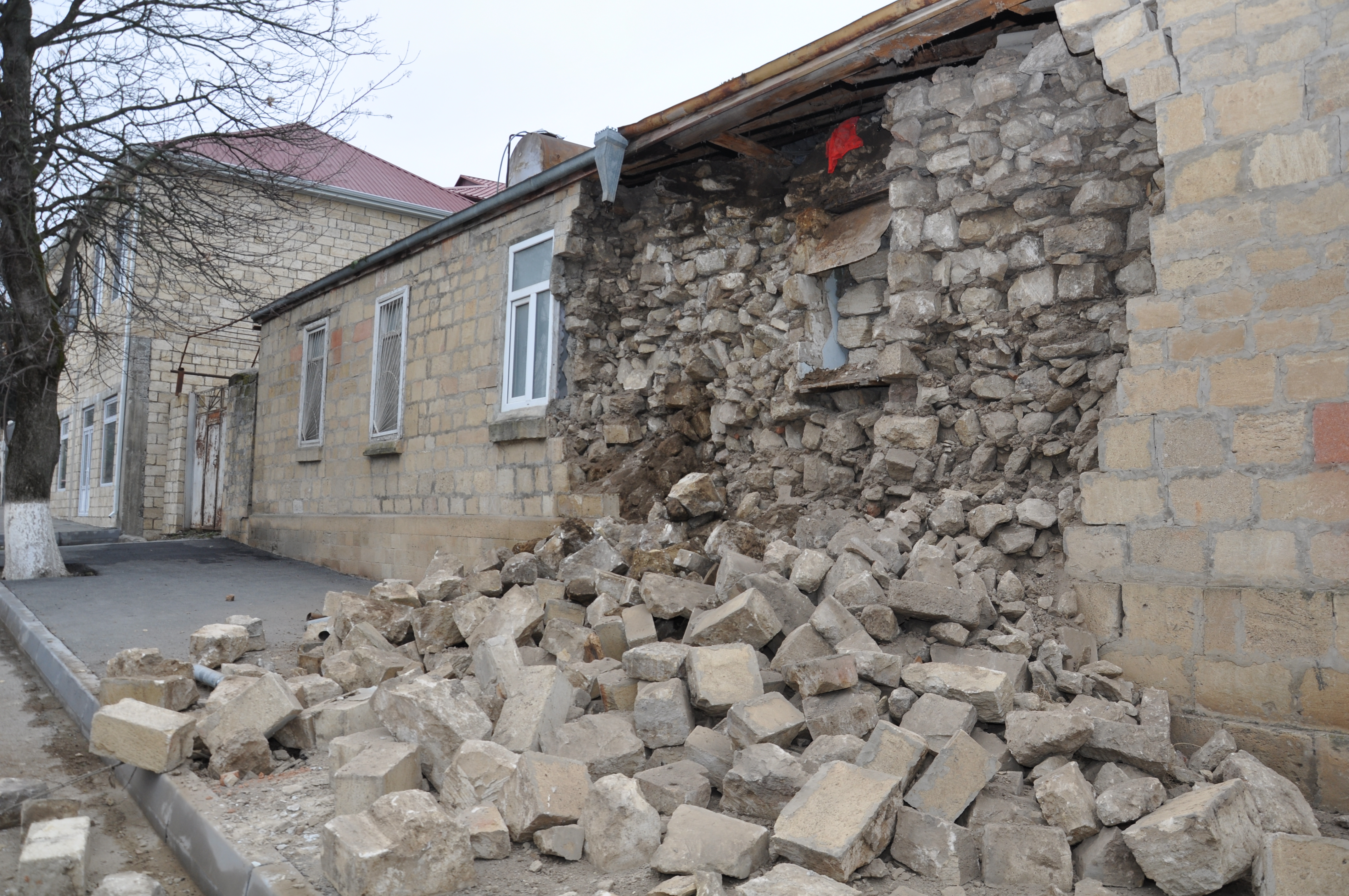 Хаггын аз новости сегодня свежие срочно. Землетрясение в Азербайджане. Шемахинское землетрясение. Землетрясение в Баку. Бакинское землетрясение.